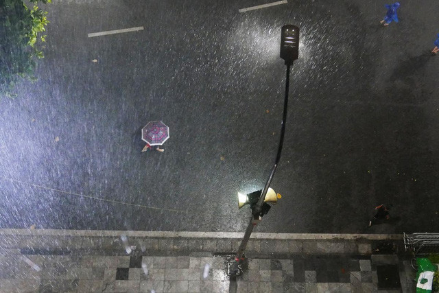 Hà Nội chính thức mở rộng phố đi bộ quanh Hồ Gươm ảnh 2