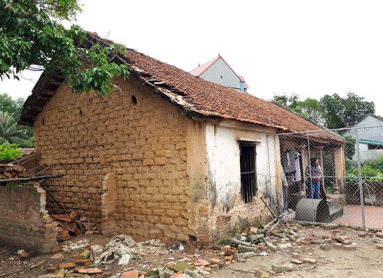 Theo Nghị định 28, đối tượng được vay vốn hỗ trợ đất ở, nhà ở phải là hộ nghèo dân tộc thiểu số, hộ nghèo dân tộc Kinh cư trú hợp pháp ở xã đặc biệt khó khăn, thôn đặc biệt khó khăn vùng đồng bào dân tộc thiểu số và miền núi.