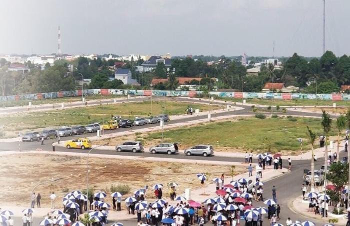 Cần xem xét việc gia tăng thuế suất và ban hành Thuế Bất động sản nhằm hướng tới sự minh bạch của thị trường BĐS, hạn chế đầu cơ, tích trữ, ghim hàng,... Cần xem xét việc gia tăng thuế suất và ban hành Thuế Bất động sản nhằm hướng tới sự minh bạch của thị trường BĐS, hạn chế đầu cơ, tích trữ, ghim hàng,...