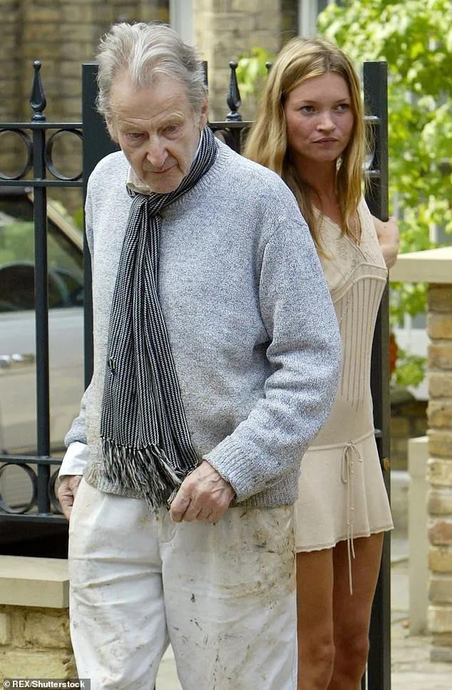 Trong sự nghiệp hội họa nổi tiếng của mình, ông Freud luôn tránh khắc họa người nổi tiếng, nhưng ông đã phá vỡ quy tắc khi gặp Kate Moss (Ảnh: Daily Mail).