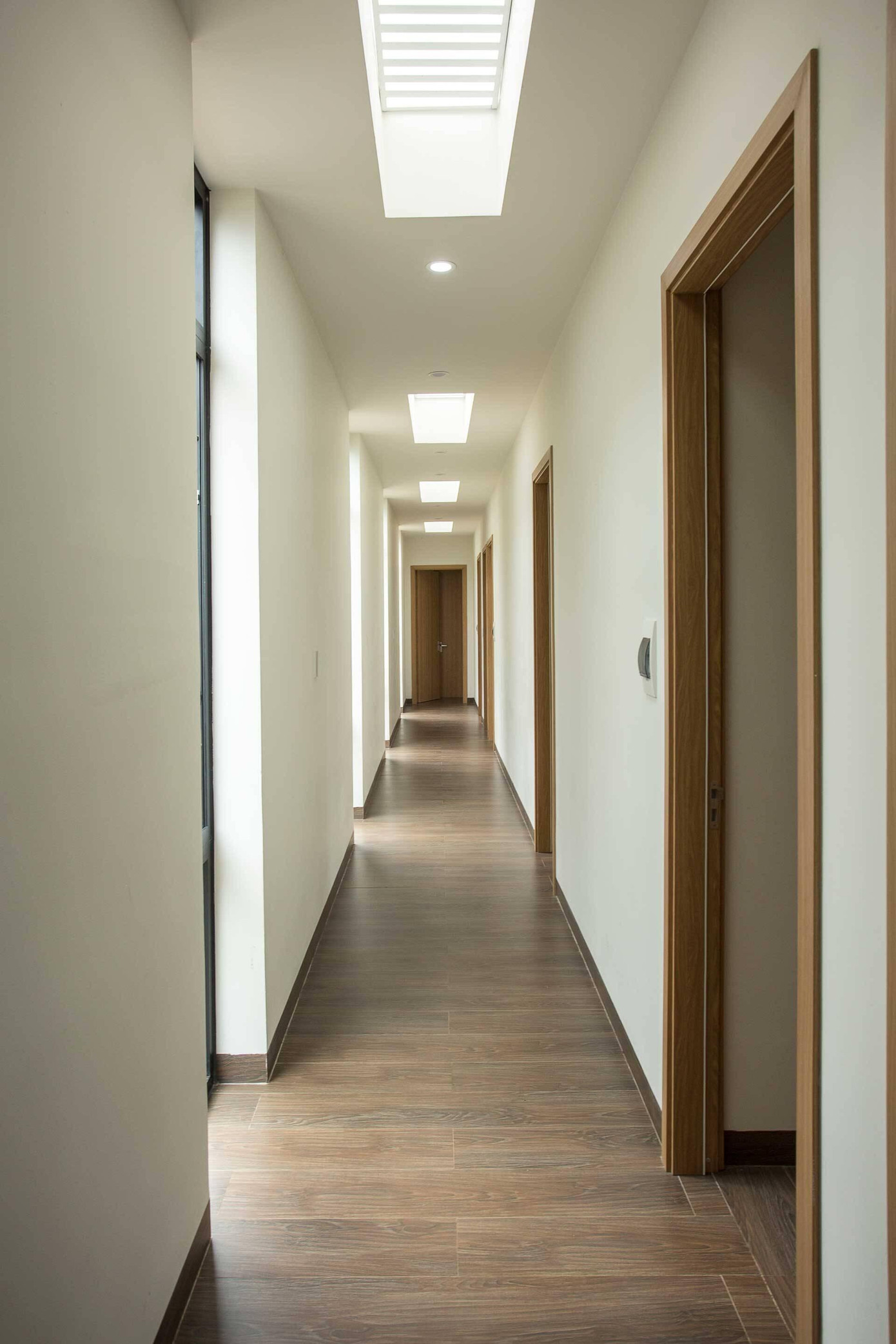 Tất cả 5 phòng ngủ được bố trí ở khu phía sau, nhấn mạnh vào sự riêng tư và thư giãn.