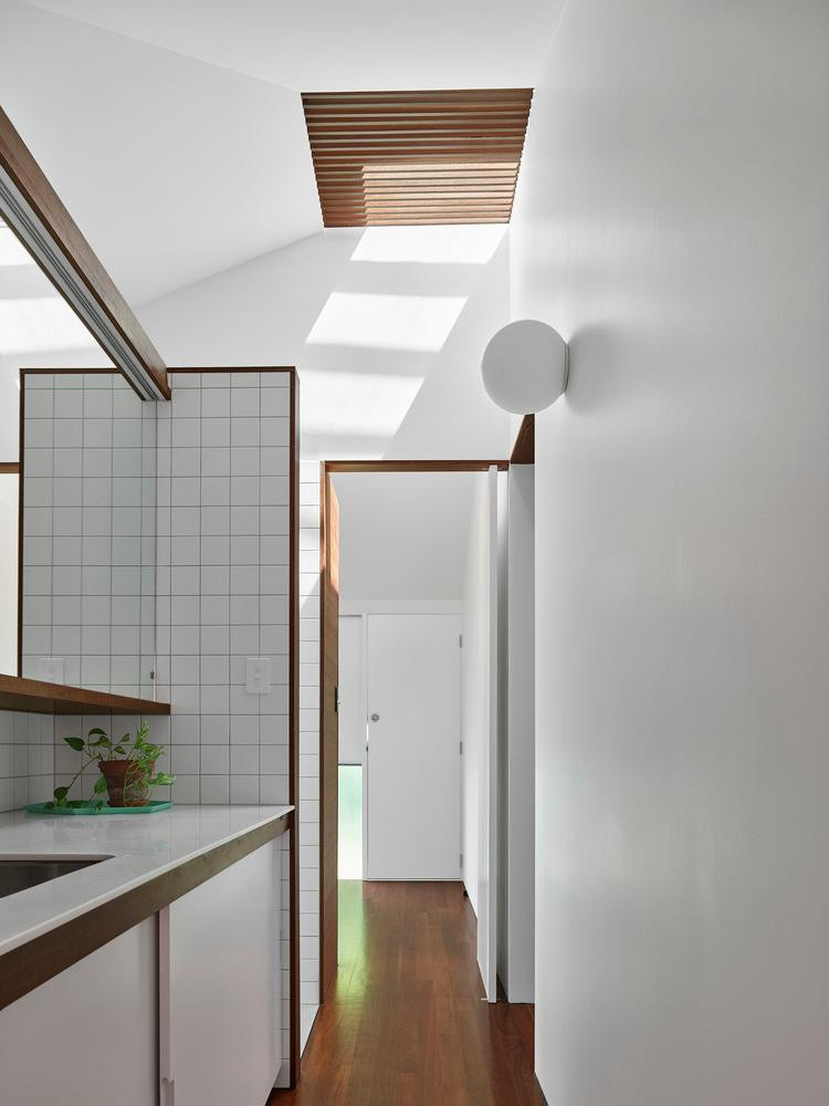 Khu vực thứ ba nằm ở phía xa hơn so với 2 khu vực vừa nêu. Mục đích sử dụng hiện tại của nó là nhà ở thứ cấp hay nơi cho khách ngủ khi đến thăm nhà.