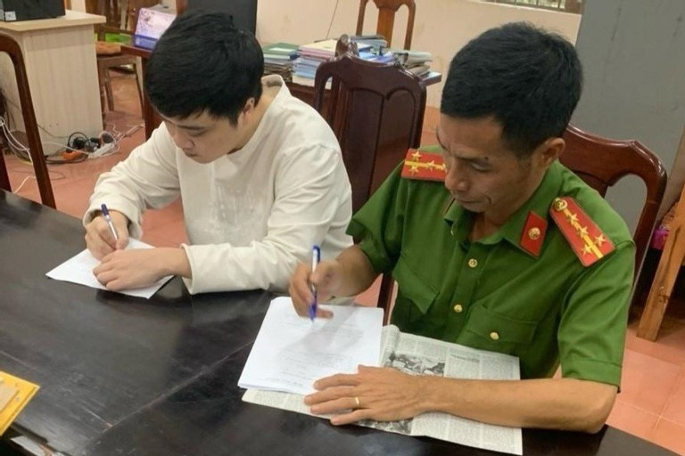 Đối tượng Phạm Tuyên Quang tại cơ quan công an.