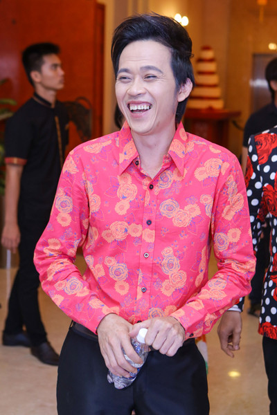 Hoài Linh nhí nhảnh làm giám khảo Thử Tài Siêu Nhí ảnh 1