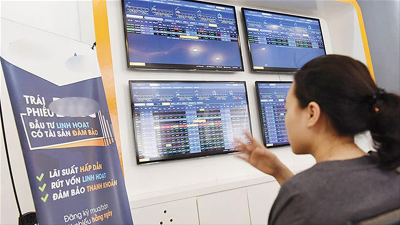 Nhiều người mua TPDN qua môi giới của công ty chứng khoán mà chưa tìm hiểu kỹ thông tin về trái phiếu (Ảnh minh hoạ).