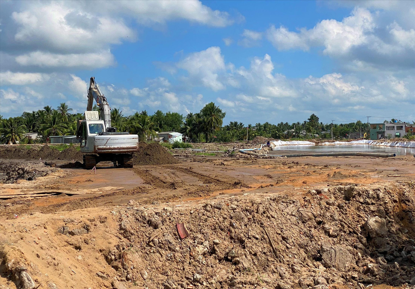 Hiện trường thi công dự án cao tốc Mỹ Thuận-Cần Thơ tại nút giao Chà Và, điểm cuối dự án Ảnh: Cảnh Kỳ