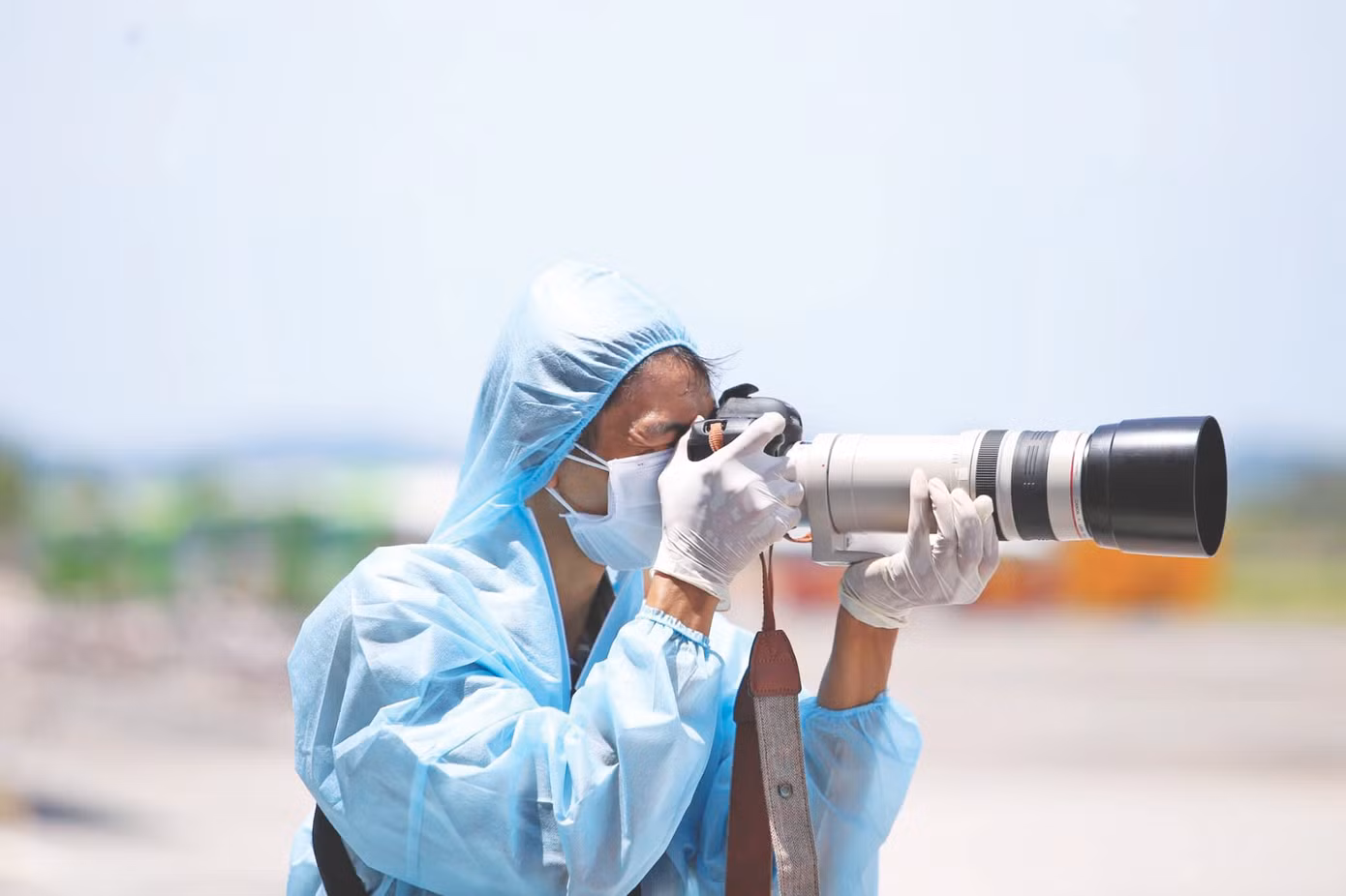 Phóng viên Tiền Phong tác nghiệp ở vùng dịch