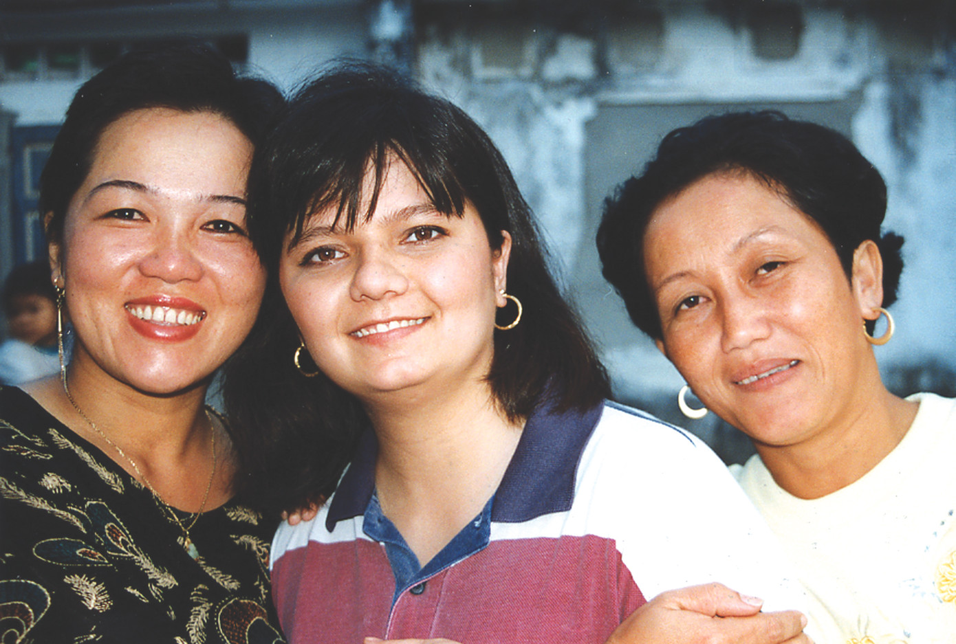 Heidi (giữa) với hai người chị cùng mẹ khác cha của cô Heidi (giữa) với hai người chị cùng mẹ khác cha của cô