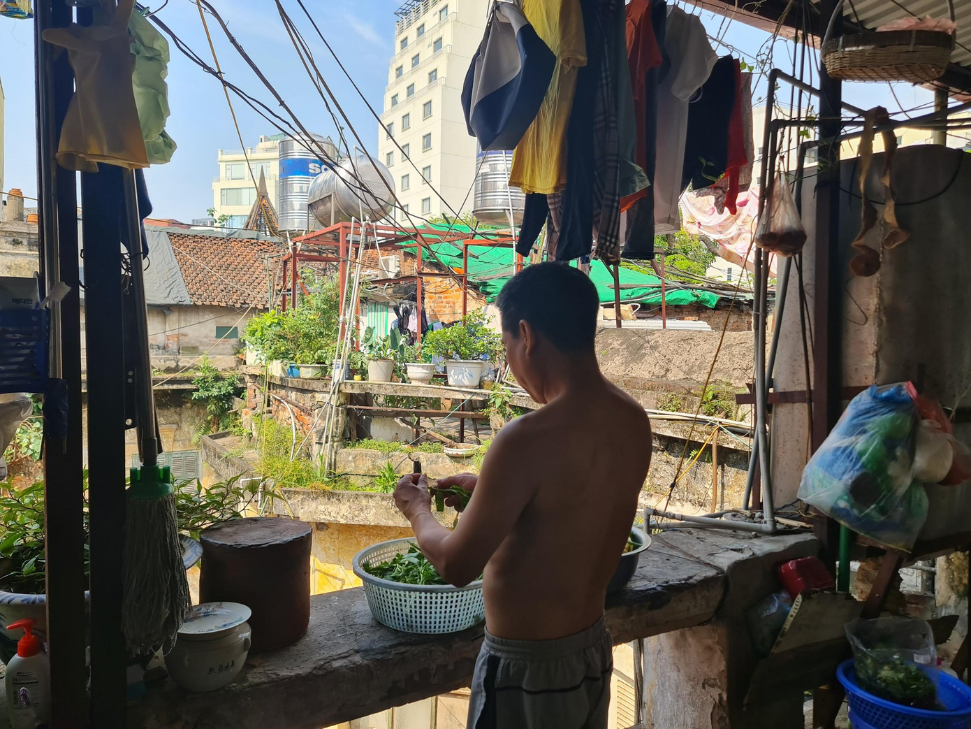 Cảnh sống chật chột trong biệt thự cũ số 13 Phan Huy Chú. Ảnh: Trần Hoàng Cảnh sống chật chột trong biệt thự cũ số 13 Phan Huy Chú. Ảnh: Trần Hoàng