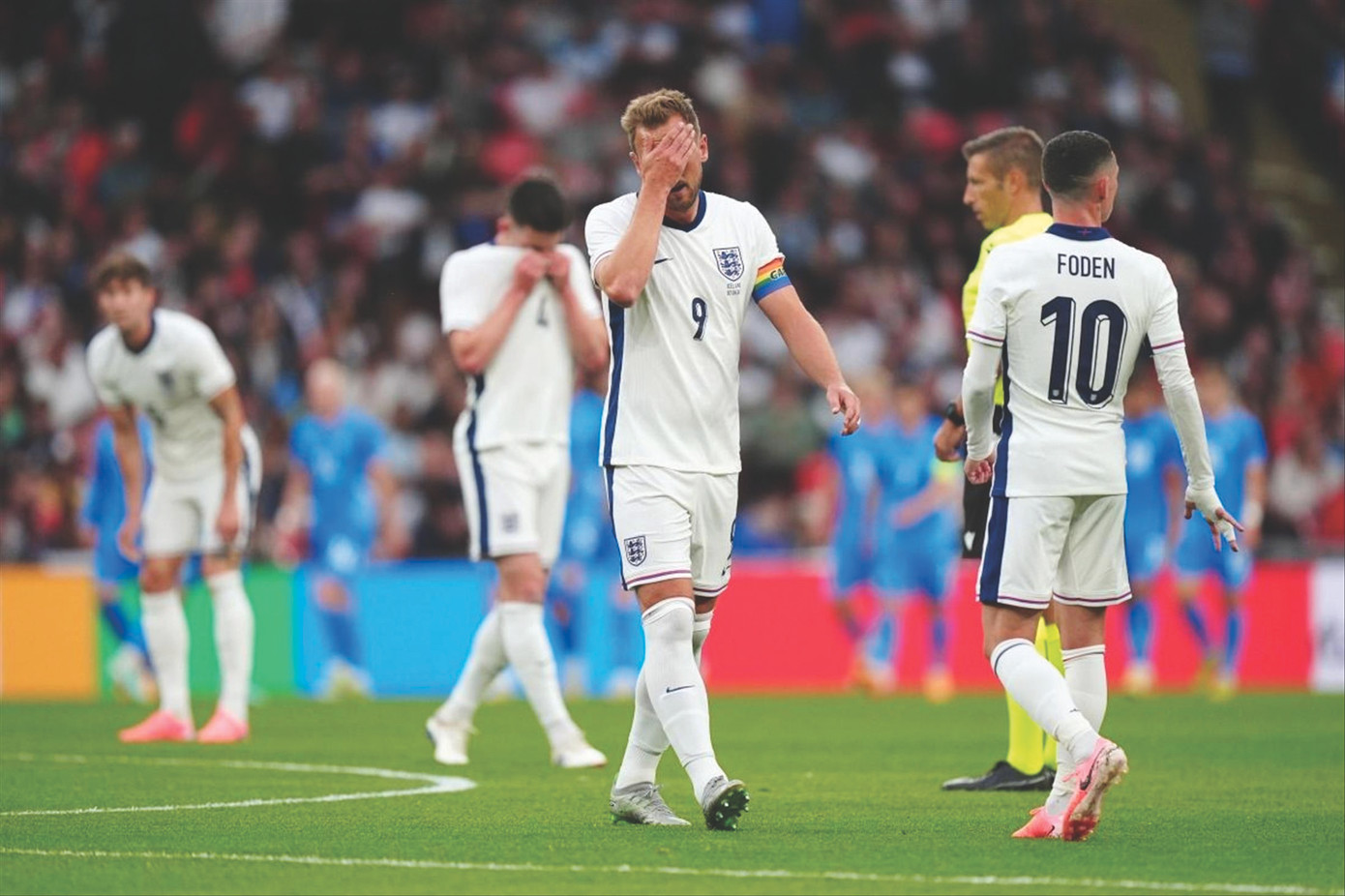 Sự thất vọng của tuyển thủ Anh khi không thắng Đan Mạch Ảnh: Getty Images Sự thất vọng của tuyển thủ Anh khi không thắng Đan Mạch Ảnh: Getty Images
