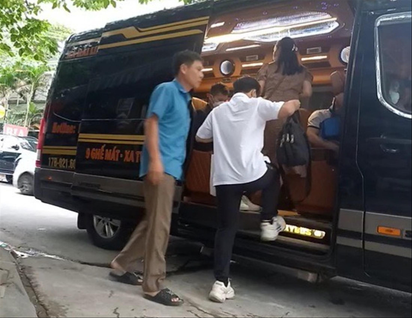 Sử dụng xe trá hình chở khách đang diễn ra phức tạp tại Hà Nội Sử dụng xe trá hình chở khách đang diễn ra phức tạp tại Hà Nội