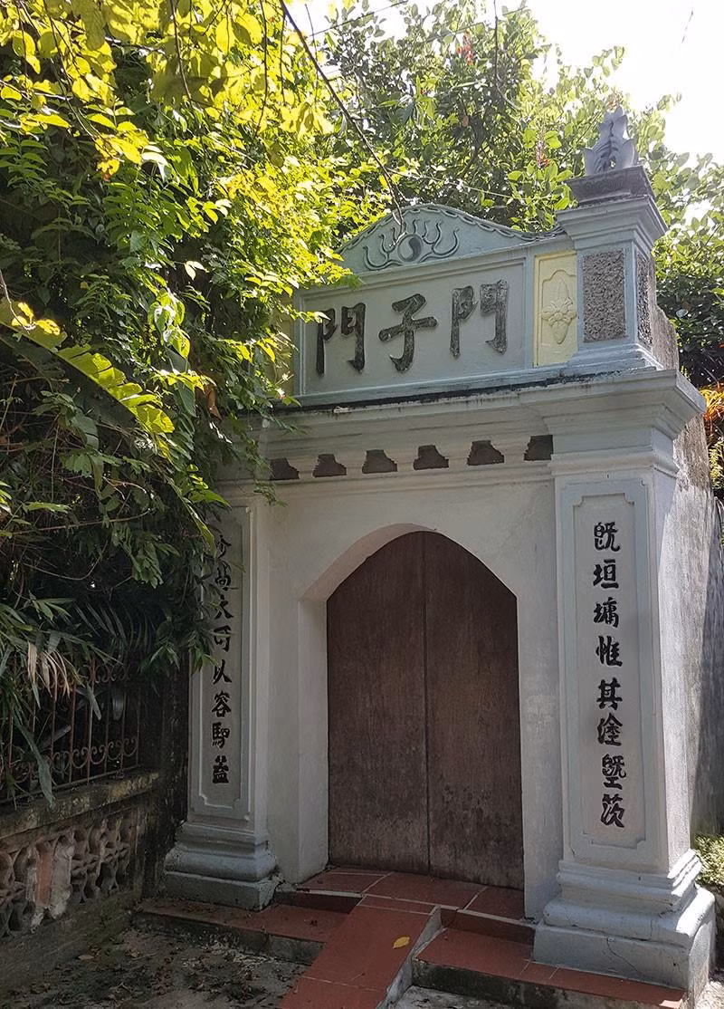 Cổng vườn Bùi của Nguyễn Khuyến trước và sau khi được tu bổ