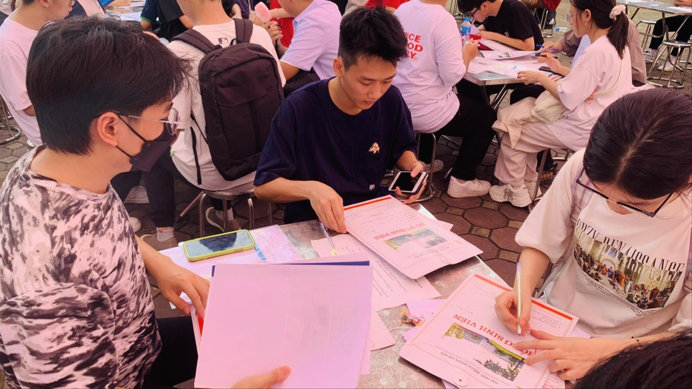 Thí sinh nhập học tại trường ĐH năm 2024 Ảnh: Nghiêm Huê