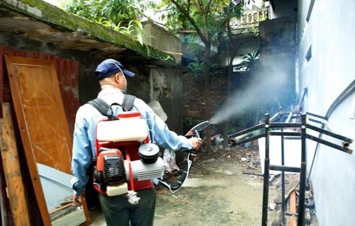 Phun hóa chất diệt muỗi gây sốt xuất huyết Phun hóa chất diệt muỗi gây sốt xuất huyết