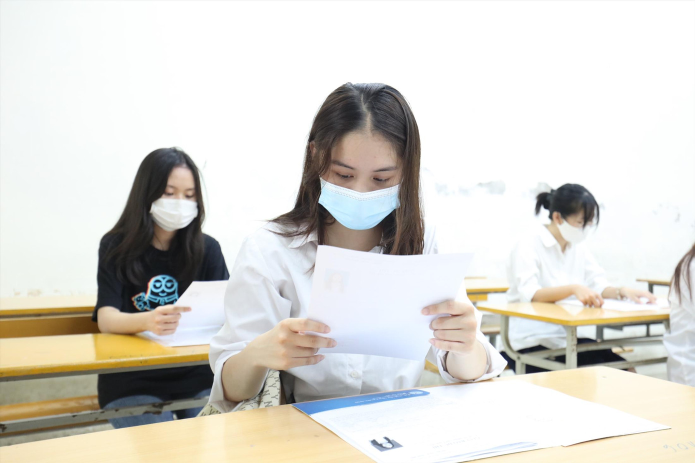 Theo dự thảo mới, thí sinh không được mang thiết bị ghi âm/ghi hình vào phòng thi tốt nghiệp THPT. Ảnh: Như Ý