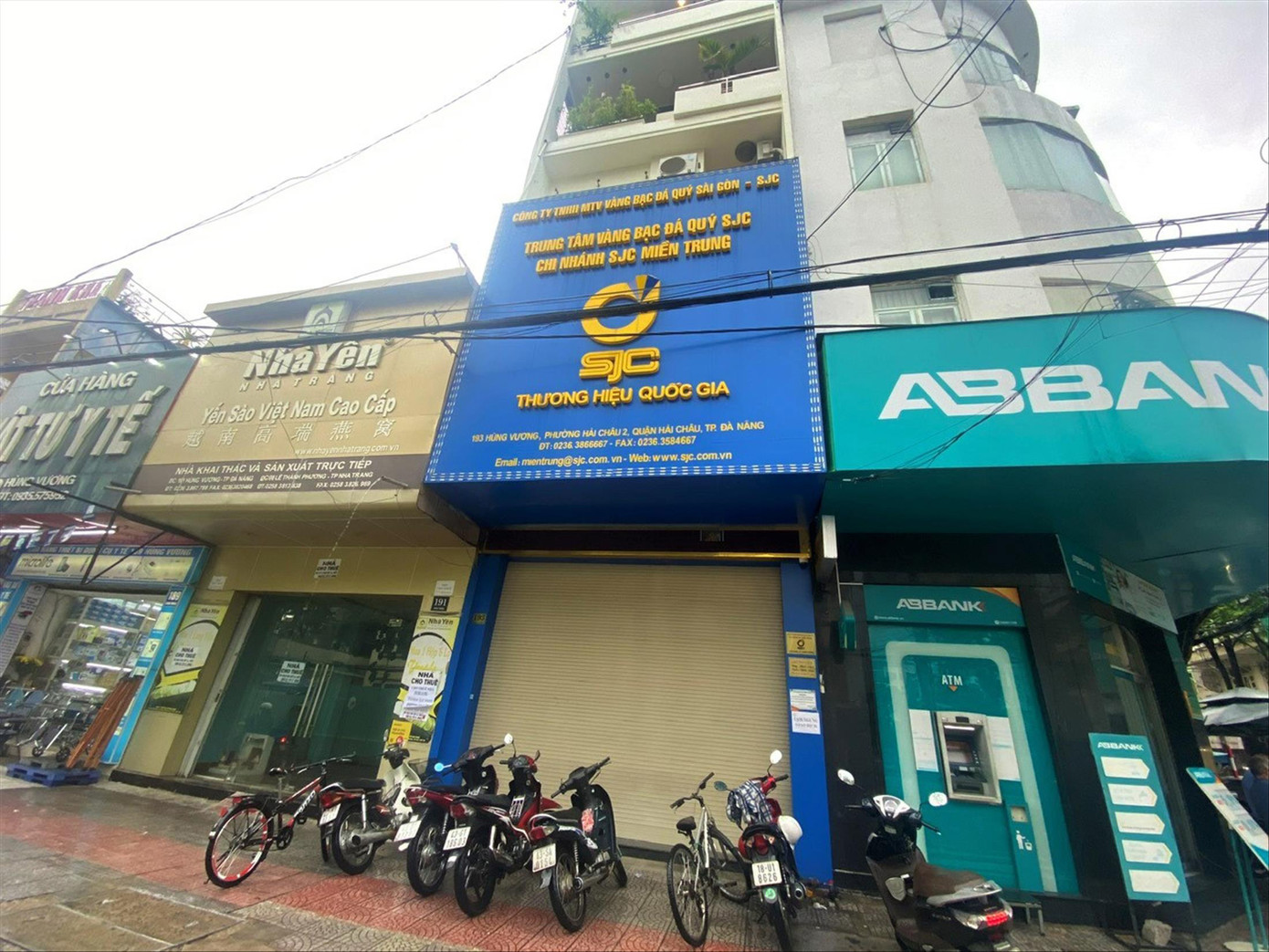 Cửa hàng SJC tại Đà Nẵng đóng cửa tạm dừng giao dịch nhiều ngày và không có thông báo khi nào sẽ hoạt động trở lại. Ảnh: T.H