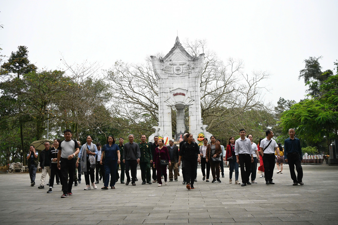 Các cựu chiến binh tới tưởng niệm đồng đội cũ tại Nghĩa trang Trường Sơn. Ảnh: Như Ý. Các cựu chiến binh tới tưởng niệm đồng đội cũ tại Nghĩa trang Trường Sơn. Ảnh: Như Ý.