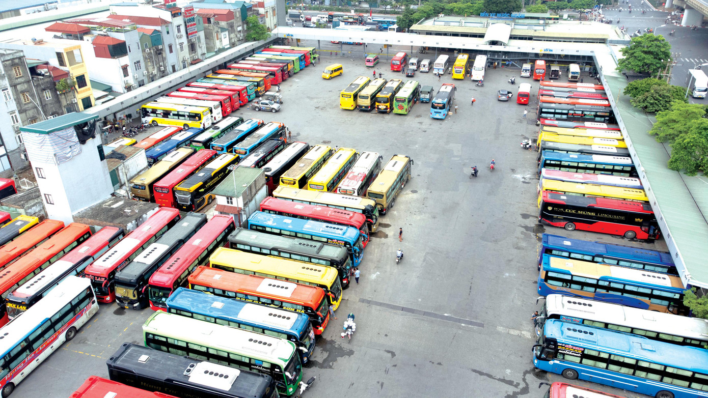 Với công suất lên đến 1.100 lượt xe/ngày, hiện bến xe Nước Ngầm là một trong 5 bến xe khách liên tỉnh lớn nhất tại Hà Nội. Bến xe đang có nhiệm vụ vận chuyển khách đi hai chiều trên các tuyến có cự ly trung bình, đường dài như Nghệ An, Hà Tĩnh, nước bạn Lào…