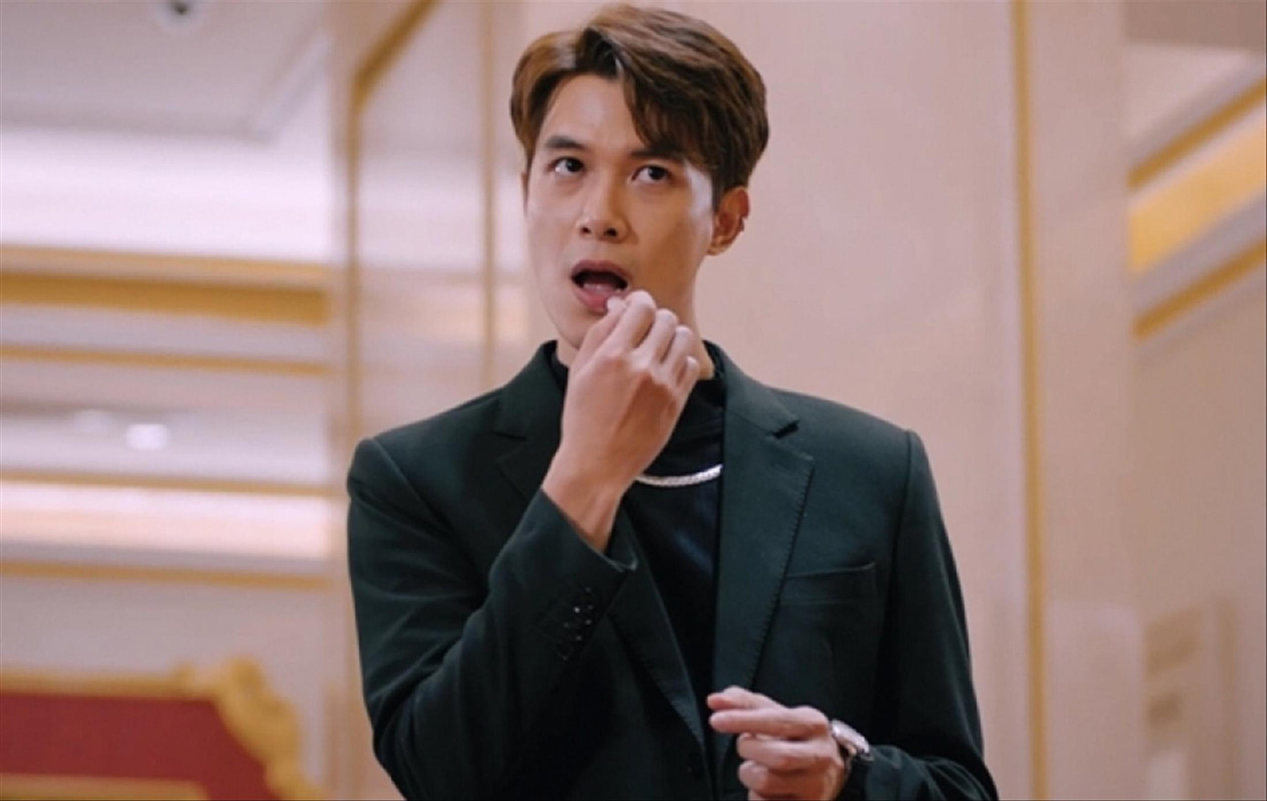 Nhân vật Anh Tú trong phim được xây dựng với ngoại hình hấp dẫn cả hai giới. Nhân vật Anh Tú trong phim được xây dựng với ngoại hình hấp dẫn cả hai giới.