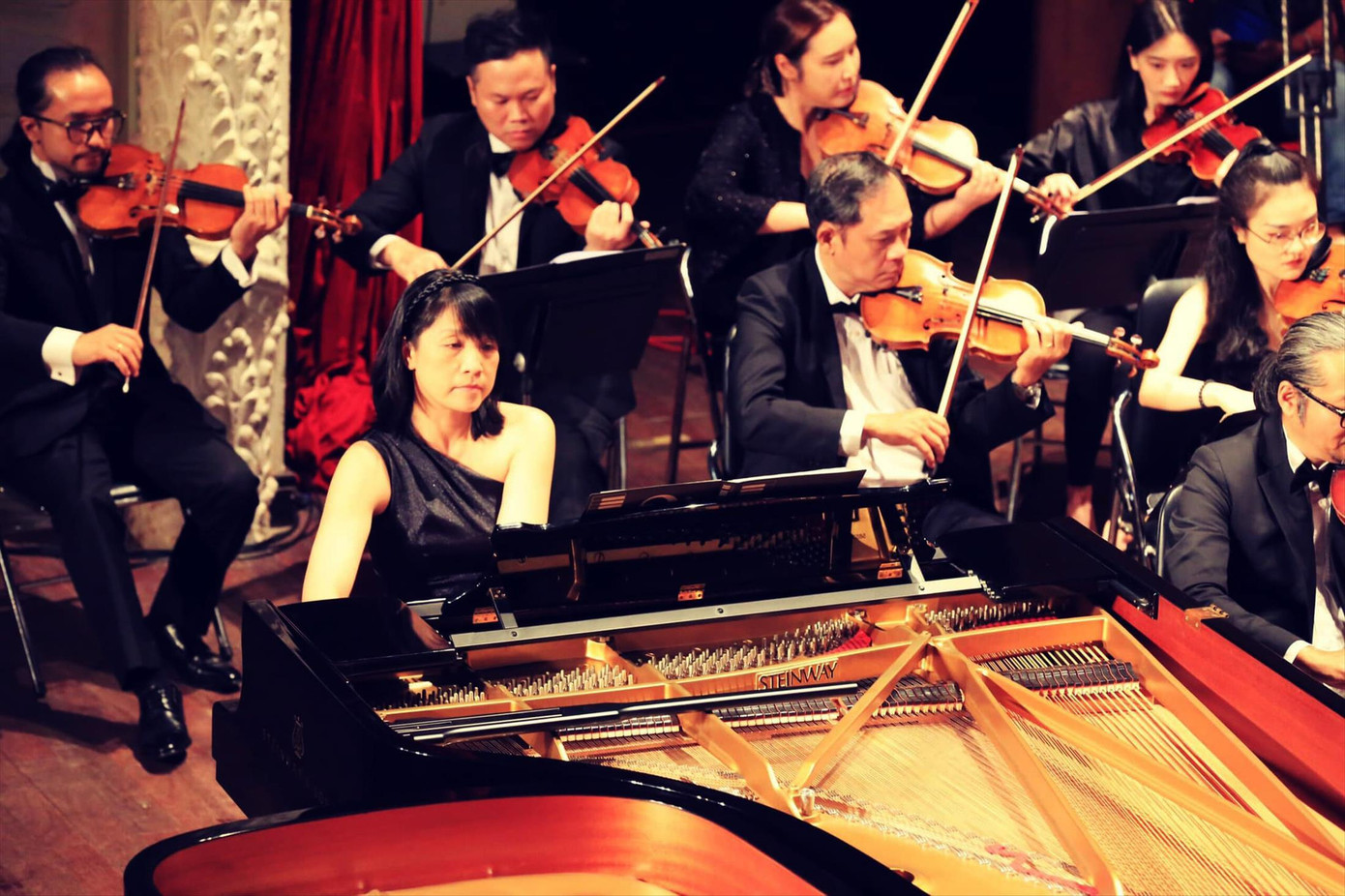 Nghệ sĩ Nguyễn Thùy Yên (hàng đầu bìa trái) trong chương trình biểu diễn tại TPHCM giữa tháng 8/2022. Ảnh: Tư liệu nghệ sĩ