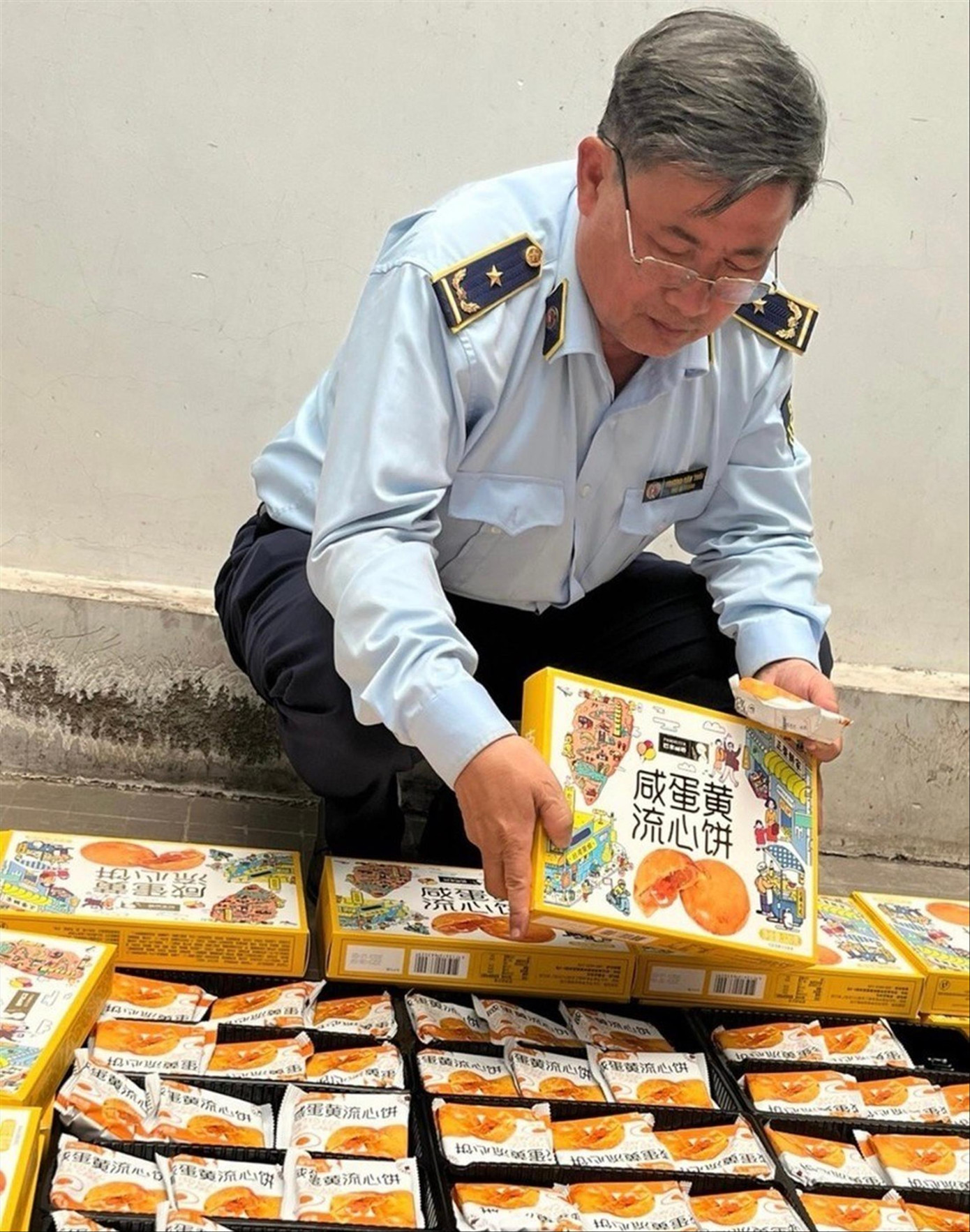 Lực lượng quản lý thị trường TPHCM liên tục phát hiện bánh trung thu nhập lậu không rõ nguồn gốc, xuất xứ Lực lượng quản lý thị trường TPHCM liên tục phát hiện bánh trung thu nhập lậu không rõ nguồn gốc, xuất xứ