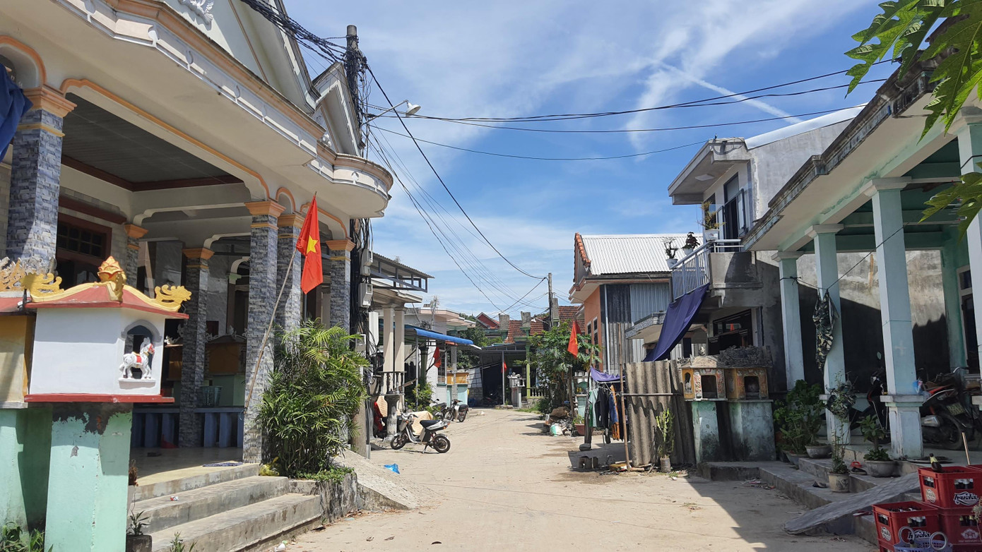 Xóm vạn Lê Bình (xã Phú Xuân) đã thay da đổi sắc, nhà cửa kiên cố thay cho “nhà” mui thuyền rách nát một thuở