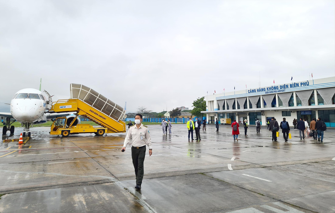 Khai thác kinh doanh nhiều sân bay nhỏ hiện vẫn thua lỗ, khiến đề xuất xây thêm các sân bay mới gặp nhiều ý kiến trái chiều. (Ảnh sân bay Điện Biên Phủ) Ảnh: Phạm Thanh