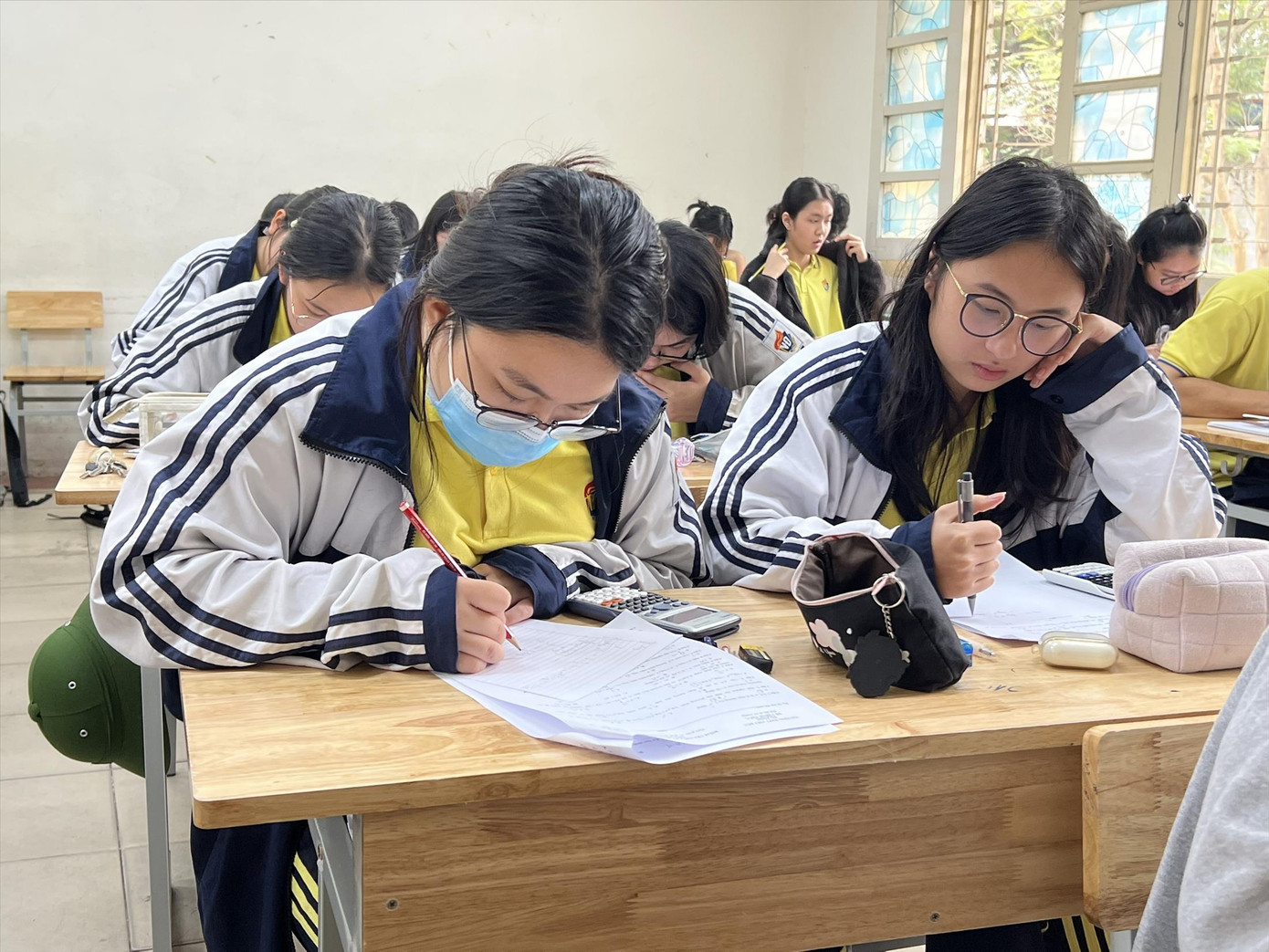 Học sinh lớp 11 Trường THPT Việt Đức (Hà Nội) trong giờ kiểm tra Ảnh: Quỳnh Anh