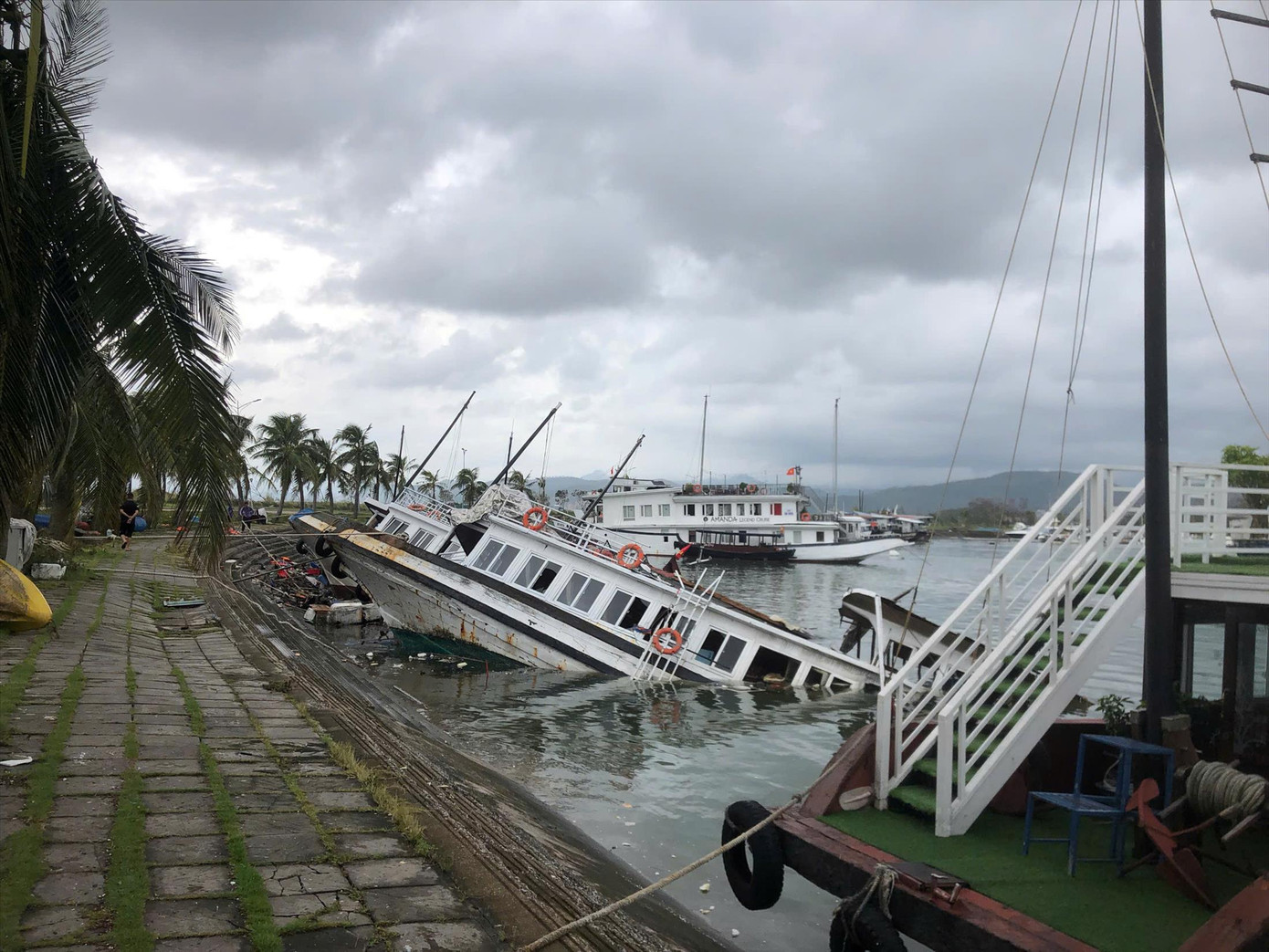 Nhiều điểm du lịch ở miền Bắc tan hoang sau bão Nhiều điểm du lịch ở miền Bắc tan hoang sau bão