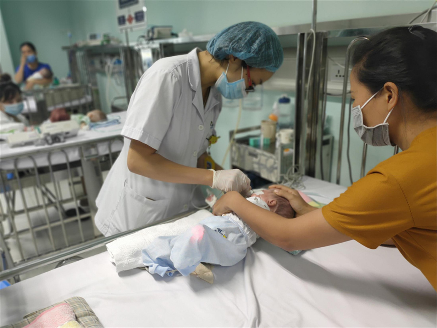 Trẻ em là đối tượng dễ bị tác động do ô nhiễm không khí Trẻ em là đối tượng dễ bị tác động do ô nhiễm không khí