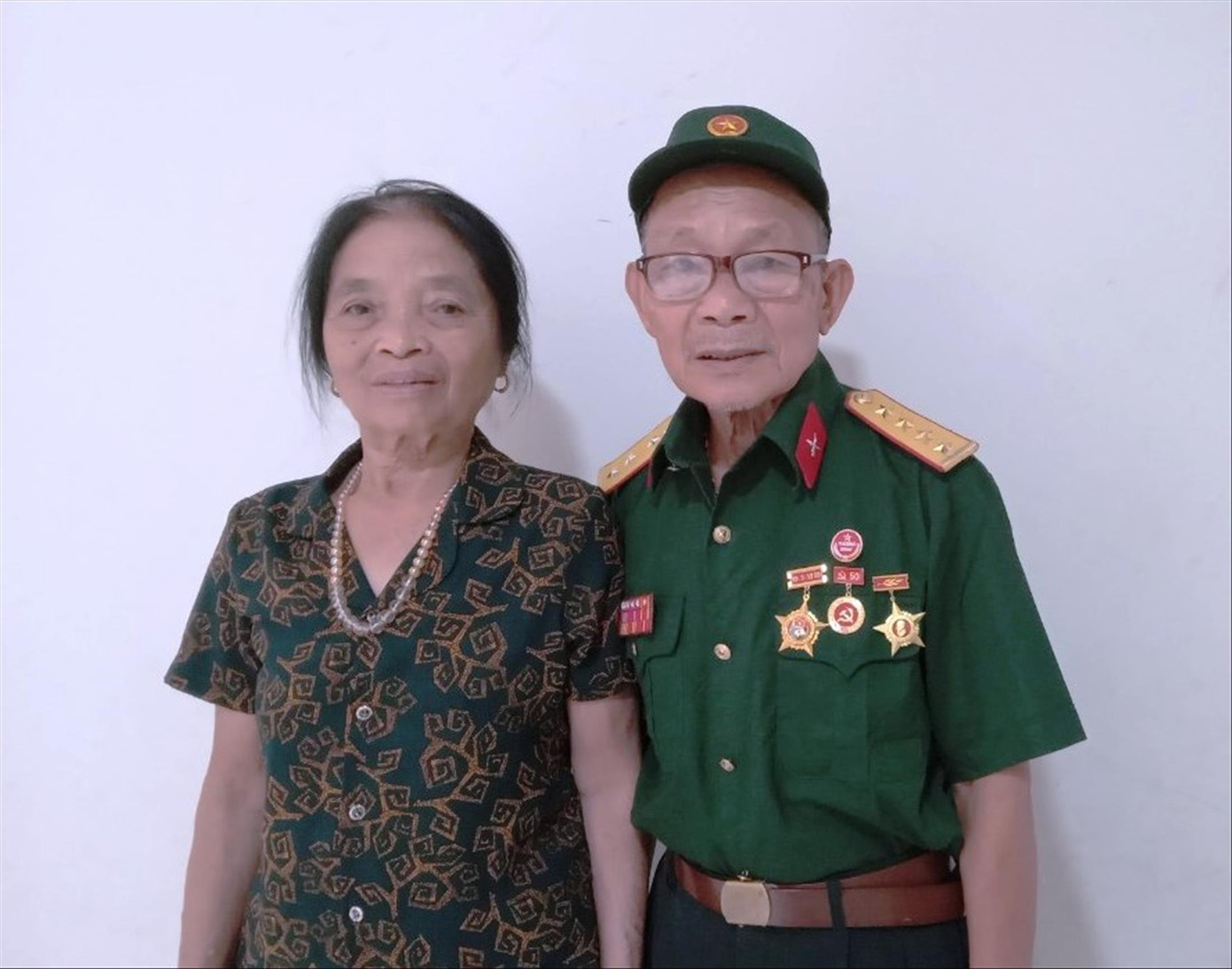 Cựu binh Trần Ánh Yên cùng vợ Cựu binh Trần Ánh Yên cùng vợ