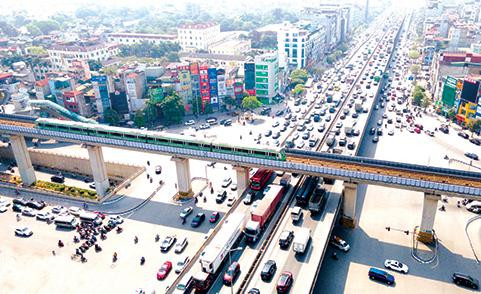 Đường sắt đô thị vừa đưa vào vận hành được đánh giá là loại phương tiện VTHKCC phù hợp với đô thị và tình hình giao thông thường xuyên ùn tắc ở Hà Nội hiện nay Đường sắt đô thị vừa đưa vào vận hành được đánh giá là loại phương tiện VTHKCC phù hợp với đô thị và tình hình giao thông thường xuyên ùn tắc ở Hà Nội hiện nay