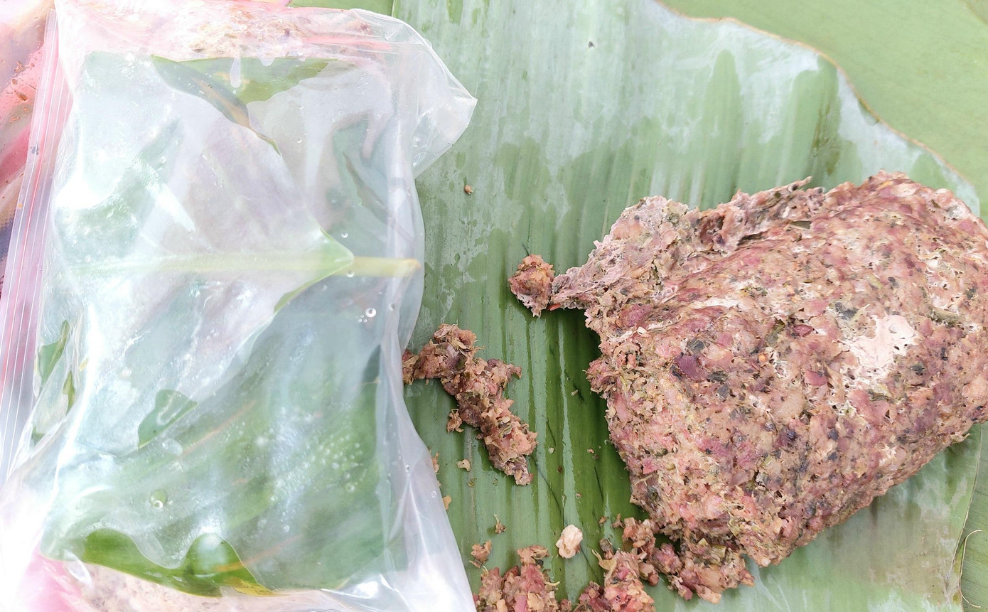 Món thịt băm gói lá nướng được nhiều thực khách ưa thích