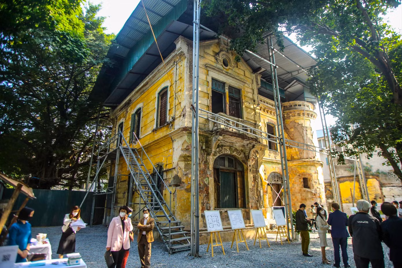 Hà Nội đang thực hiện nhiều biện pháp nhằm bảo tồn, gìn giữ giá trị biệt thự cổ. Ảnh: PV