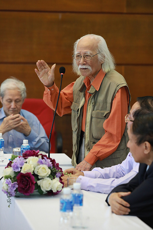 Cụ Tôn Đức Lượng phát biểu trong một dịp kỷ niệm ngày truyền thống của báo Tiền Phong Cụ Tôn Đức Lượng phát biểu trong một dịp kỷ niệm ngày truyền thống của báo Tiền Phong