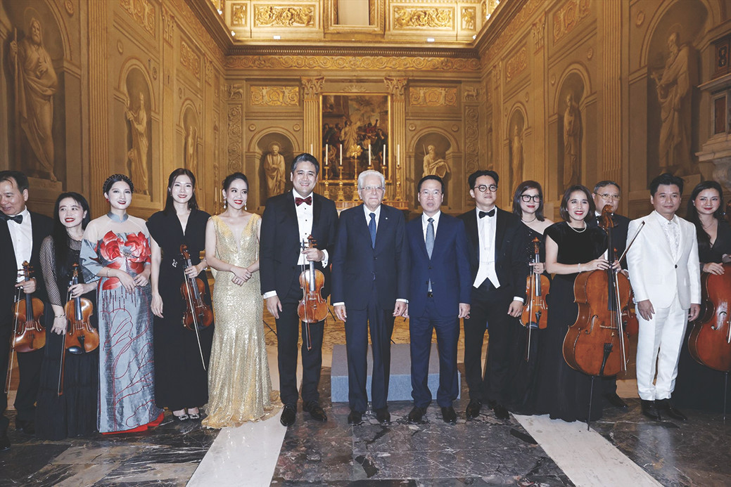 Đoàn nghệ sĩ Việt Nam tháp tùng Chủ tịch nước công du châu Âu để lại dấu ấn Ảnh: NVCC Đoàn nghệ sĩ Việt Nam tháp tùng Chủ tịch nước công du châu Âu để lại dấu ấn Ảnh: NVCC