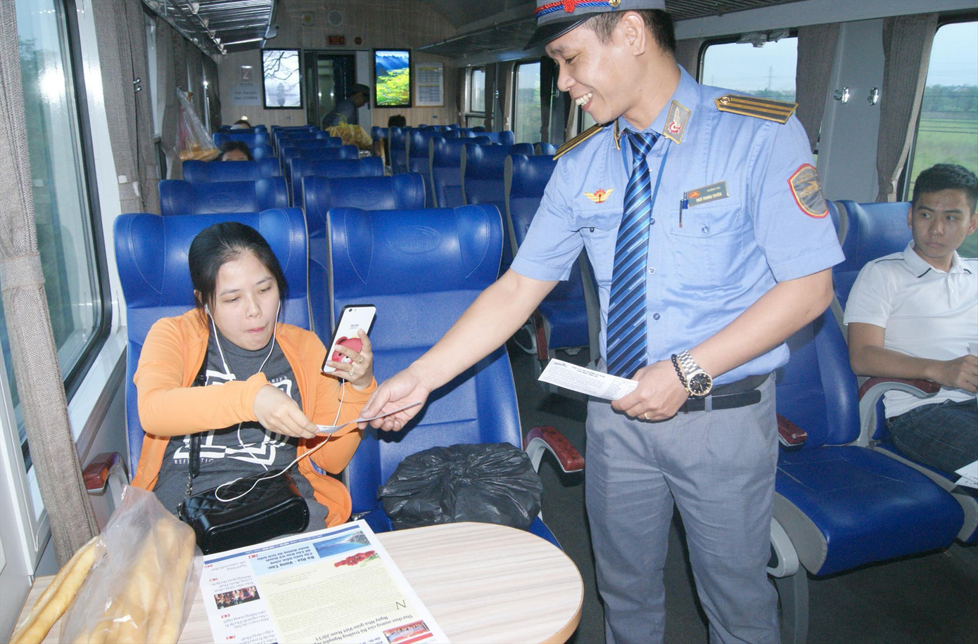 Số khách ít ỏi đi tàu khách Hà Nội – Quán Triều (Thái Nguyên) thời điểm trước khi dừng hoạt động Ảnh: Phạm Thanh