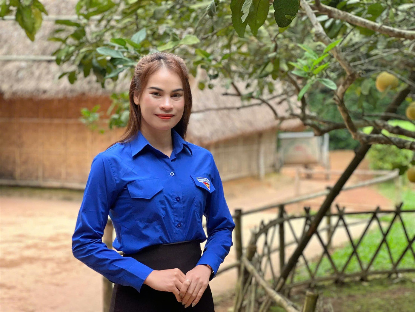 Chị Ka Hem chụp ảnh tại quê của Bác Hồ ở xã Kim Liên, huyện Nam Đàn, tỉnh Nghệ An. Chị Ka Hem chụp ảnh tại quê của Bác Hồ ở xã Kim Liên, huyện Nam Đàn, tỉnh Nghệ An.