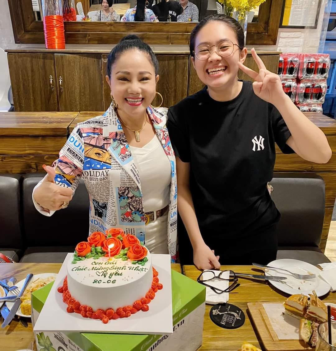 Ngọc Ánh và con gái Ngọc Ánh và con gái