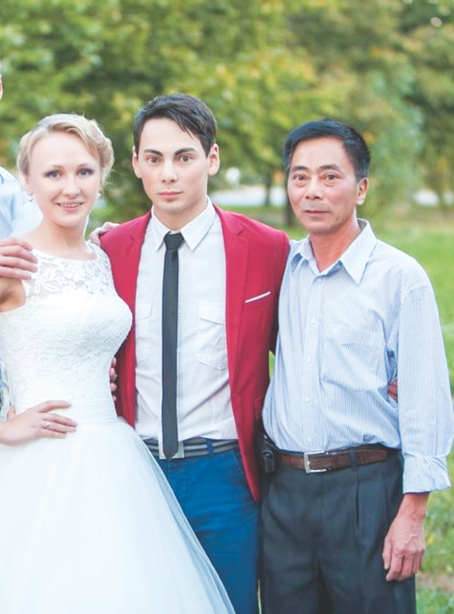 Hoàng Hiếu Nhân trong đám cưới của con trai ở Nga.