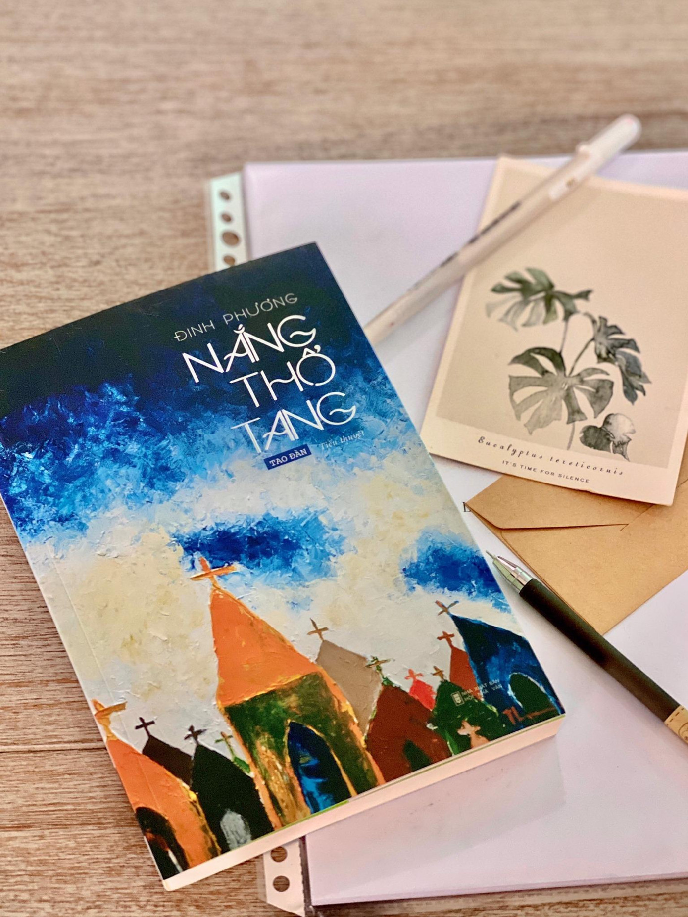 Tác phẩm “Nắng Thổ Tang” của Đinh Phương Tác phẩm “Nắng Thổ Tang” của Đinh Phương