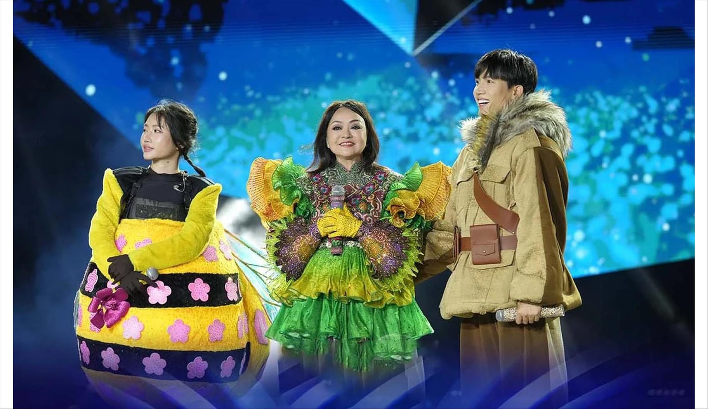 Quán quân Anh Tú (từ phải qua), danh ca Lan Hương và ca sĩ Orange. Quán quân Anh Tú (từ phải qua), danh ca Lan Hương và ca sĩ Orange.