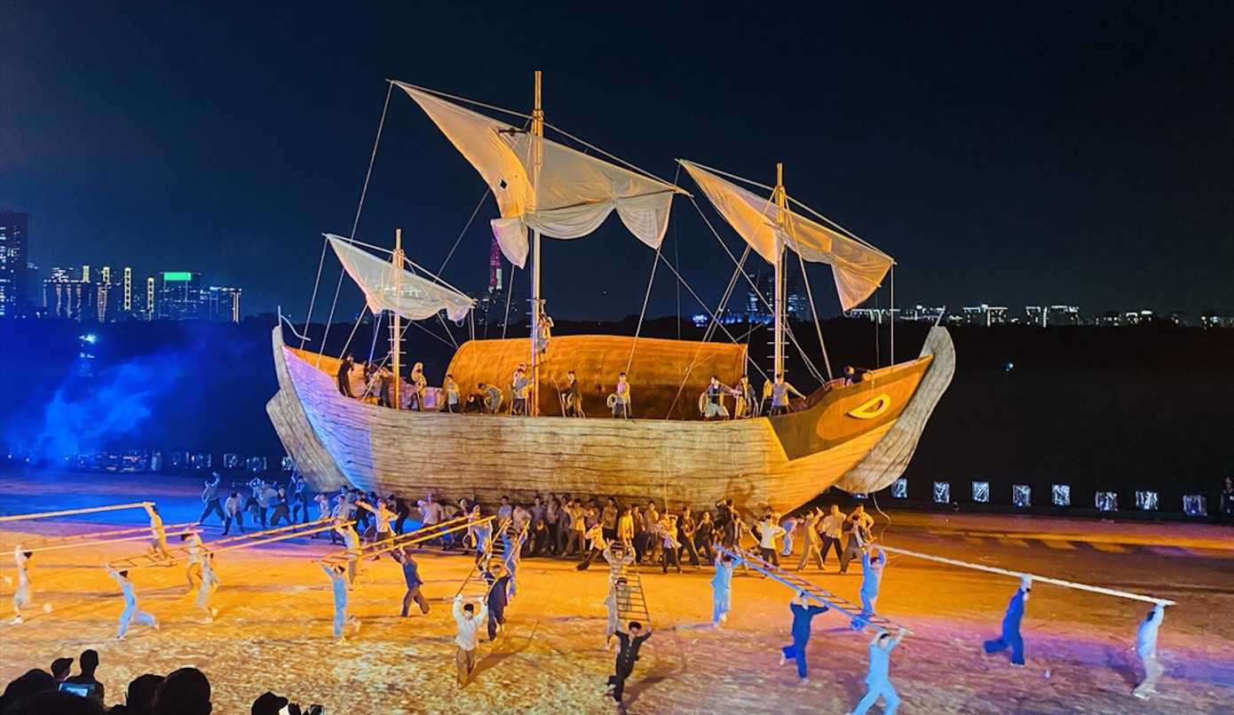Đại cảnh tại chương trình nghệ thuật “Chuyến tàu huyền thoại” khai mạc Lễ hội sông nước TP HCM lần 2