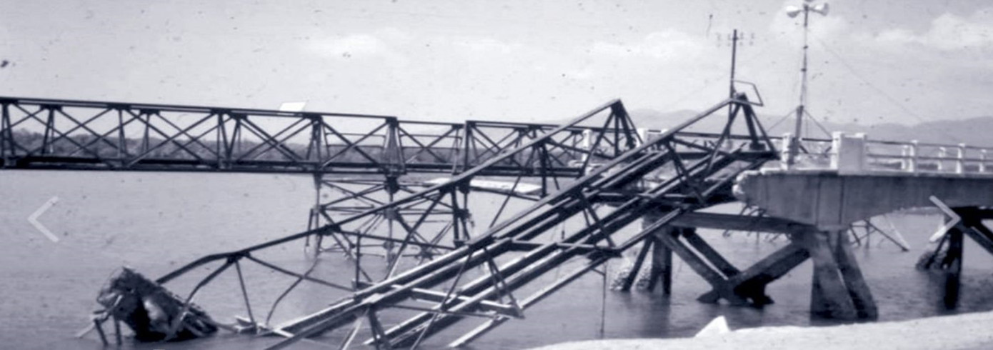 Cầu Cỏ May bị địch phá sập cuối tháng 4/1975 Ảnh: tư liệu