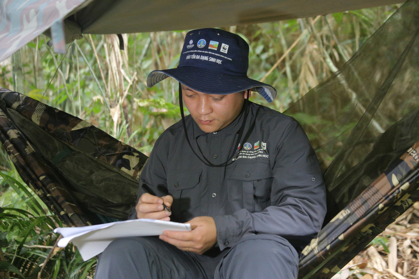 Ghi nhật ký cho những khoảng rừng xanh. Ảnh: Duy Quốc Ghi nhật ký cho những khoảng rừng xanh. Ảnh: Duy Quốc