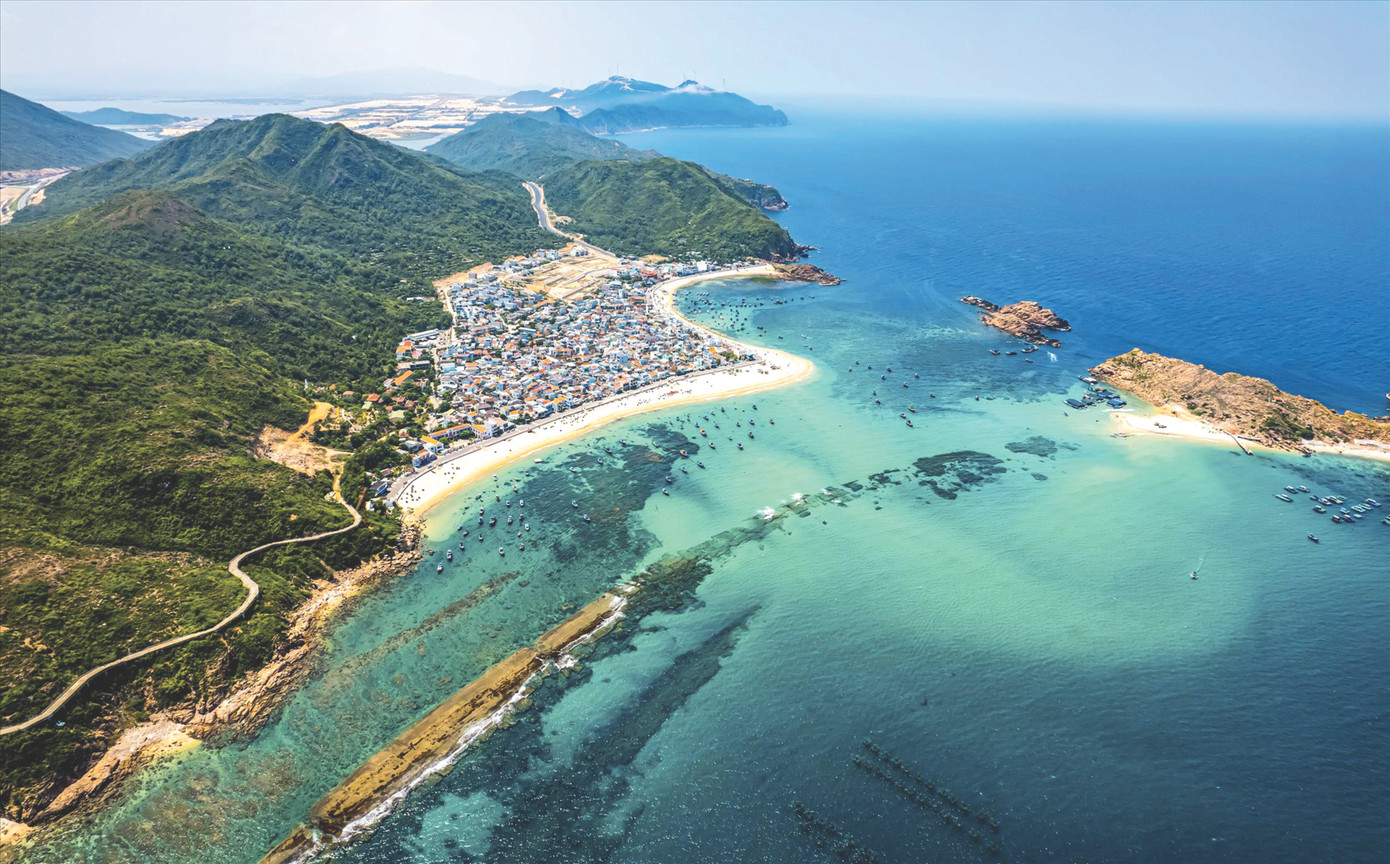 Toàn cảnh xã Nhơn Hải nhìn trên cao