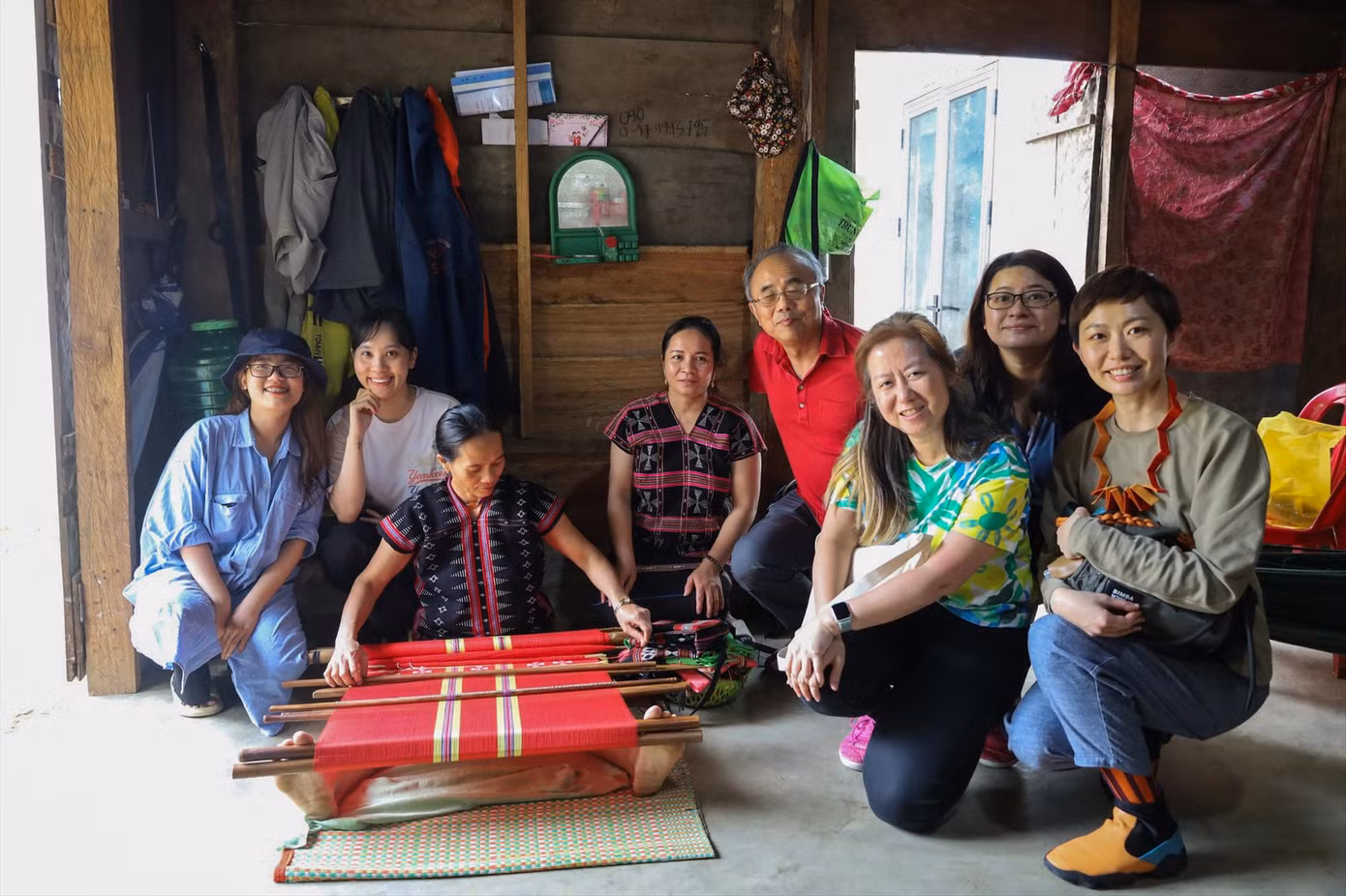 Du khách trong nước và quốc tế khi đến Hòa Bắc rất hào hứng khi tìm hiểu và trải nghiệm văn hóa Cơ Tu