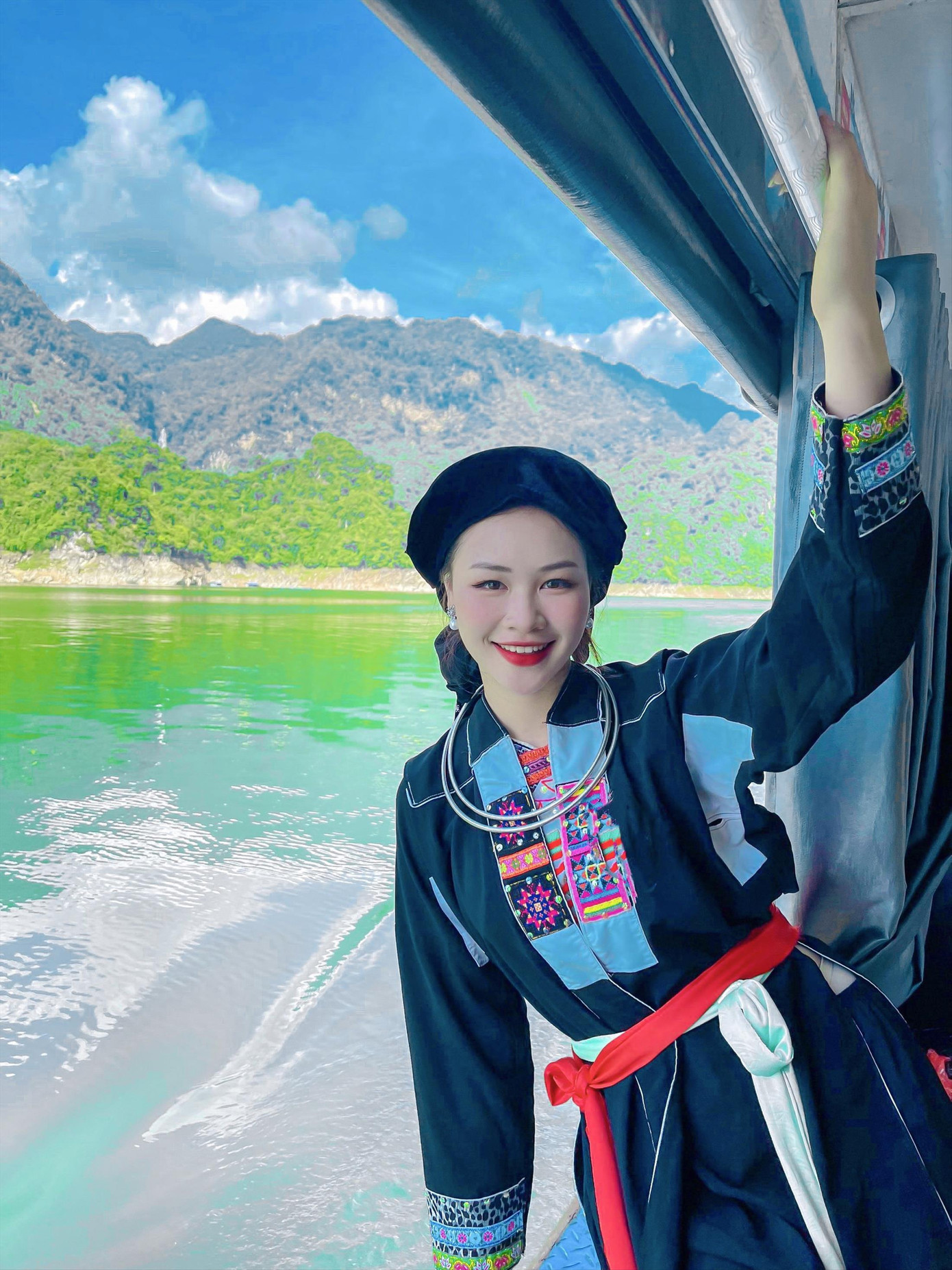 Cô gái Tày Nguyễn Thu Hà