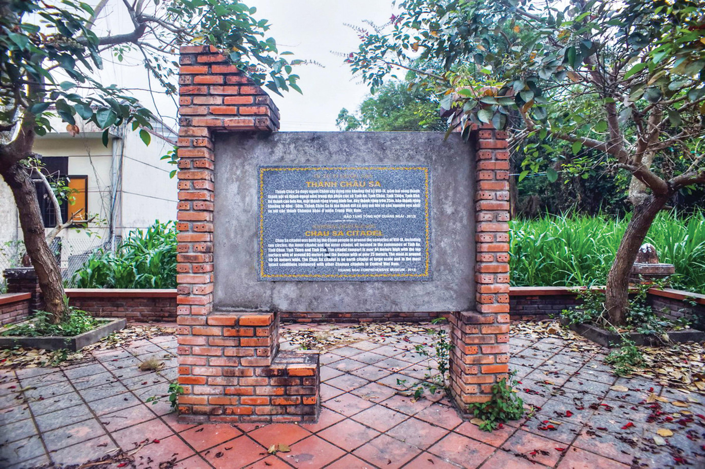 Di tích thành Châu Sa