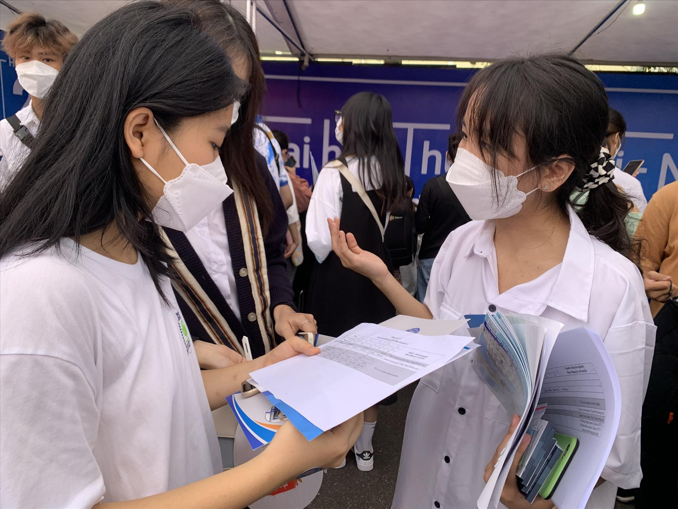 Chưa năm nào thí sinh đăng ký nguyện vọng xét tuyển lại vất vả như năm nay Ảnh: Nghiêm Huê Chưa năm nào thí sinh đăng ký nguyện vọng xét tuyển lại vất vả như năm nay Ảnh: Nghiêm Huê